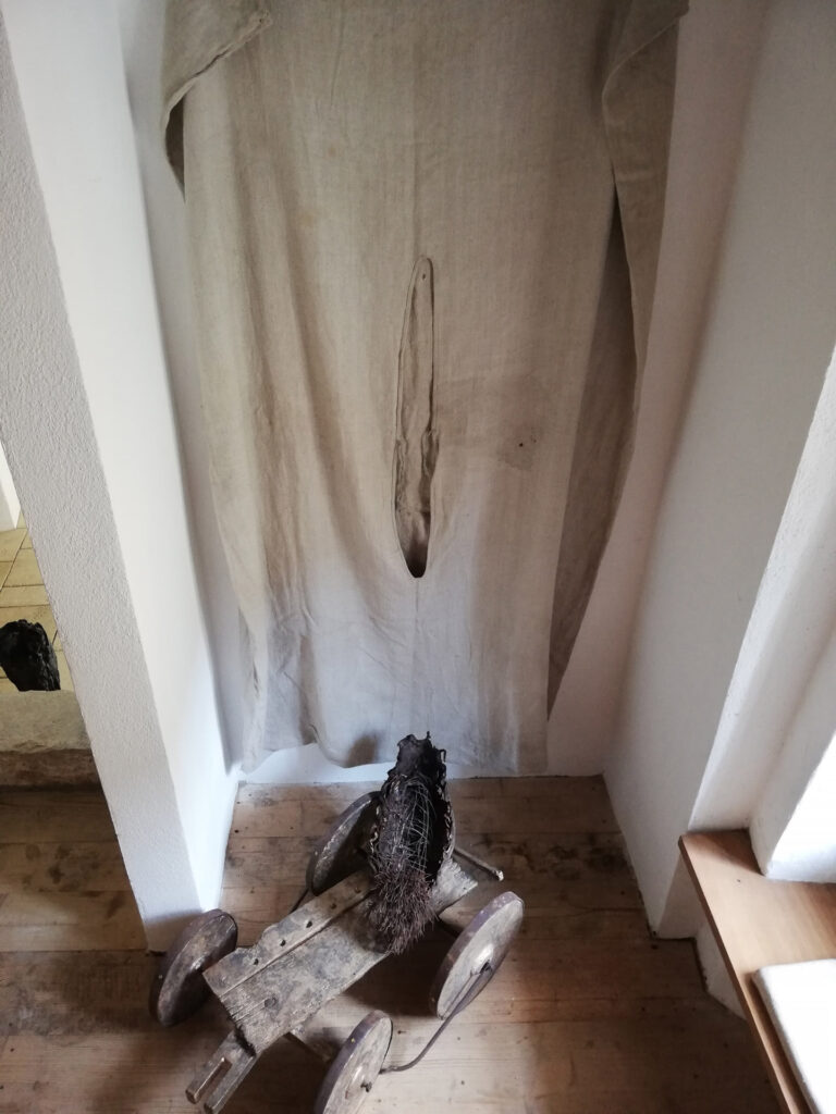 Dieses Bild hat ein leeres Alt-Attribut. Der Dateiname ist Bild-20aWeb-768x1024.jpg